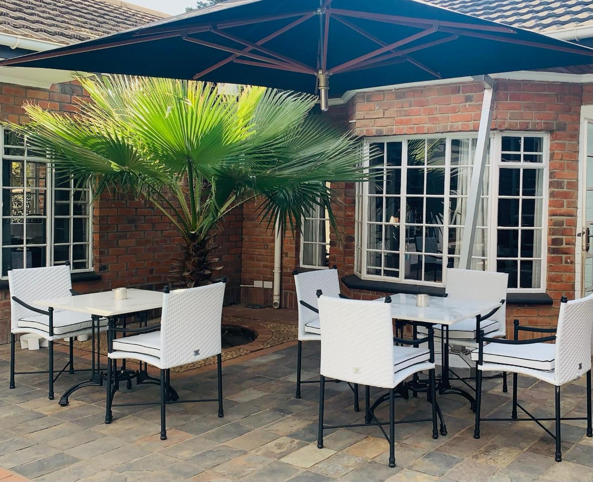 The Leslie Executive Hotel Blantyre Exterior photo