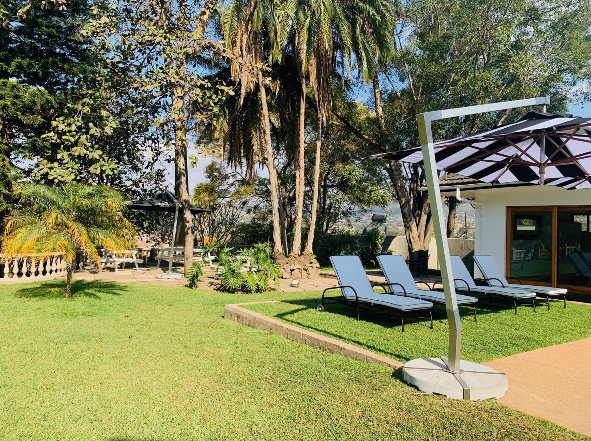 The Leslie Executive Hotel Blantyre Exterior photo