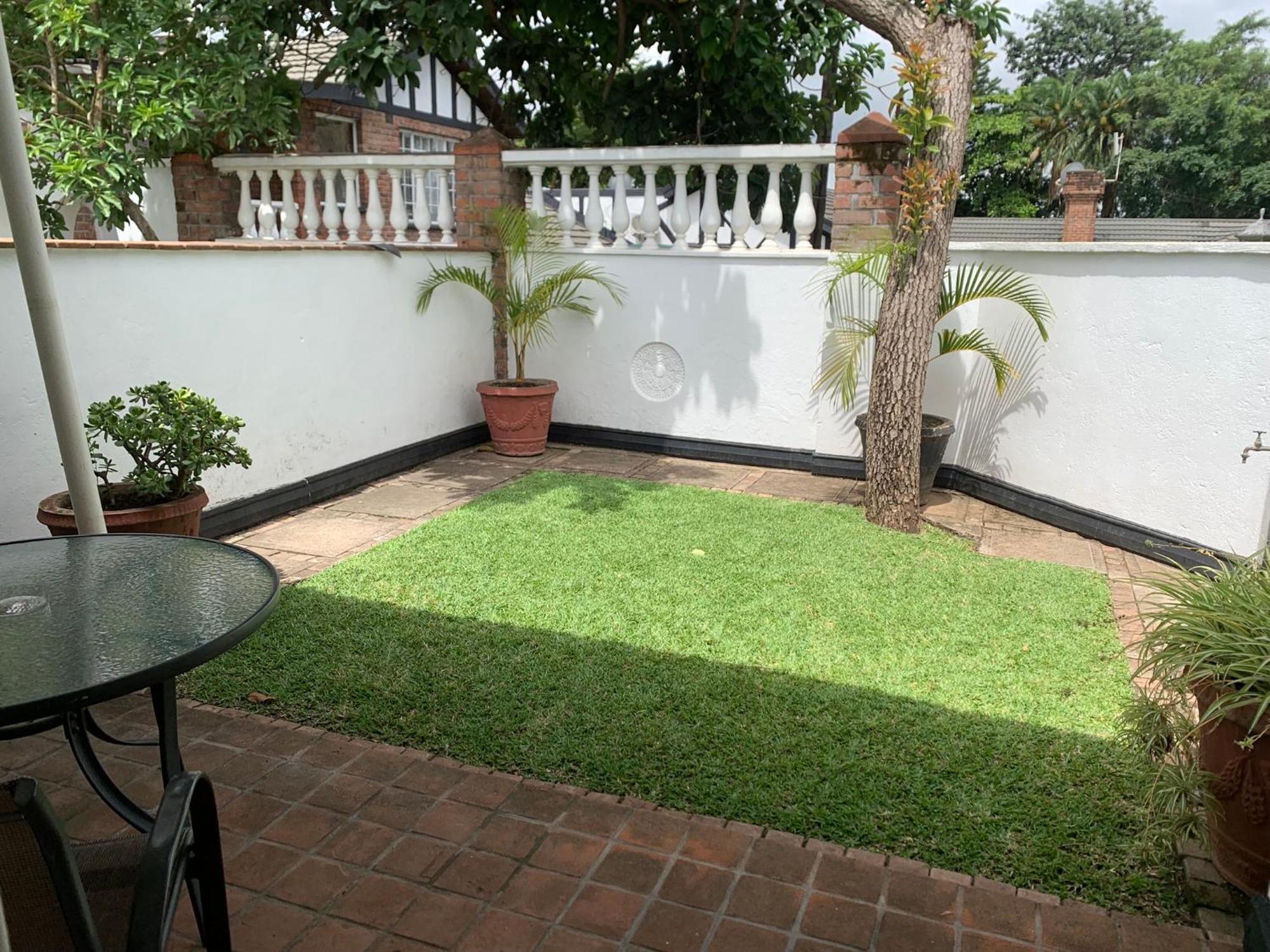 The Leslie Executive Hotel Blantyre Exterior photo