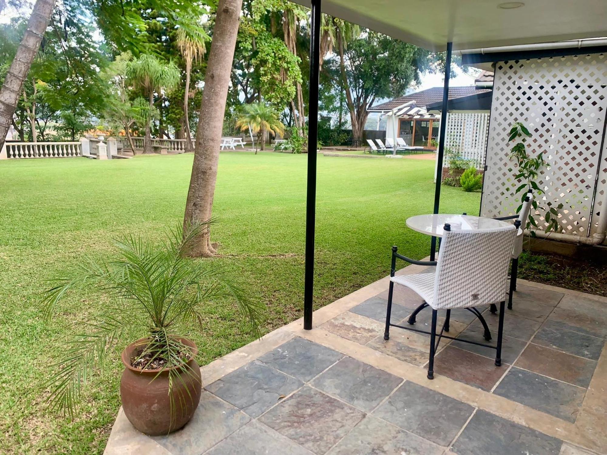 The Leslie Executive Hotel Blantyre Exterior photo